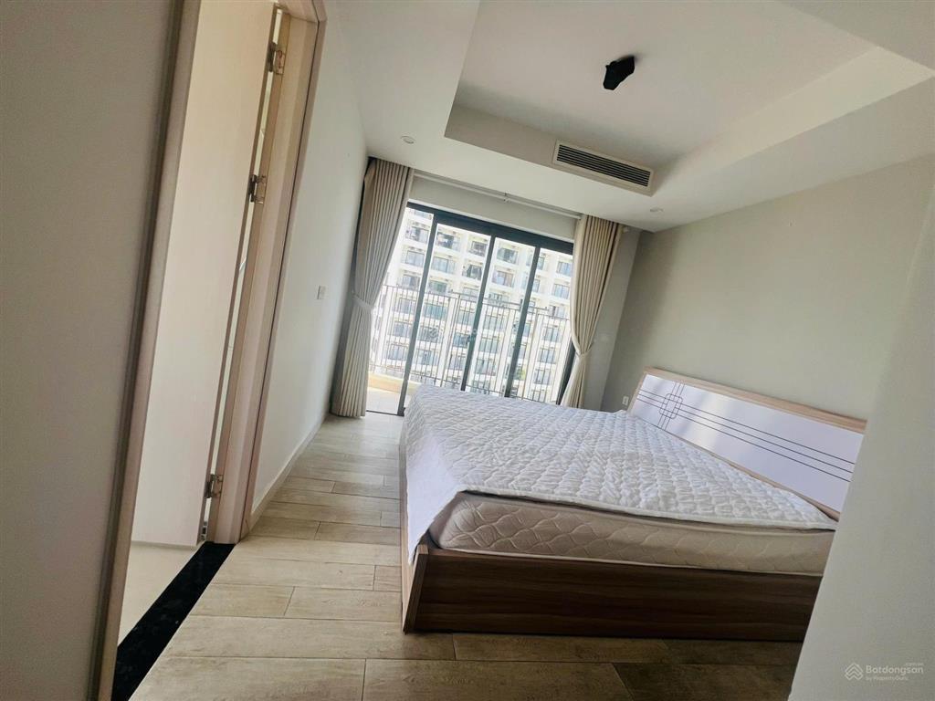 Cho thuê căn hộ gold coast 2pn tầng cao, full nội thất, xách vali ở ngay, nhà đang trống