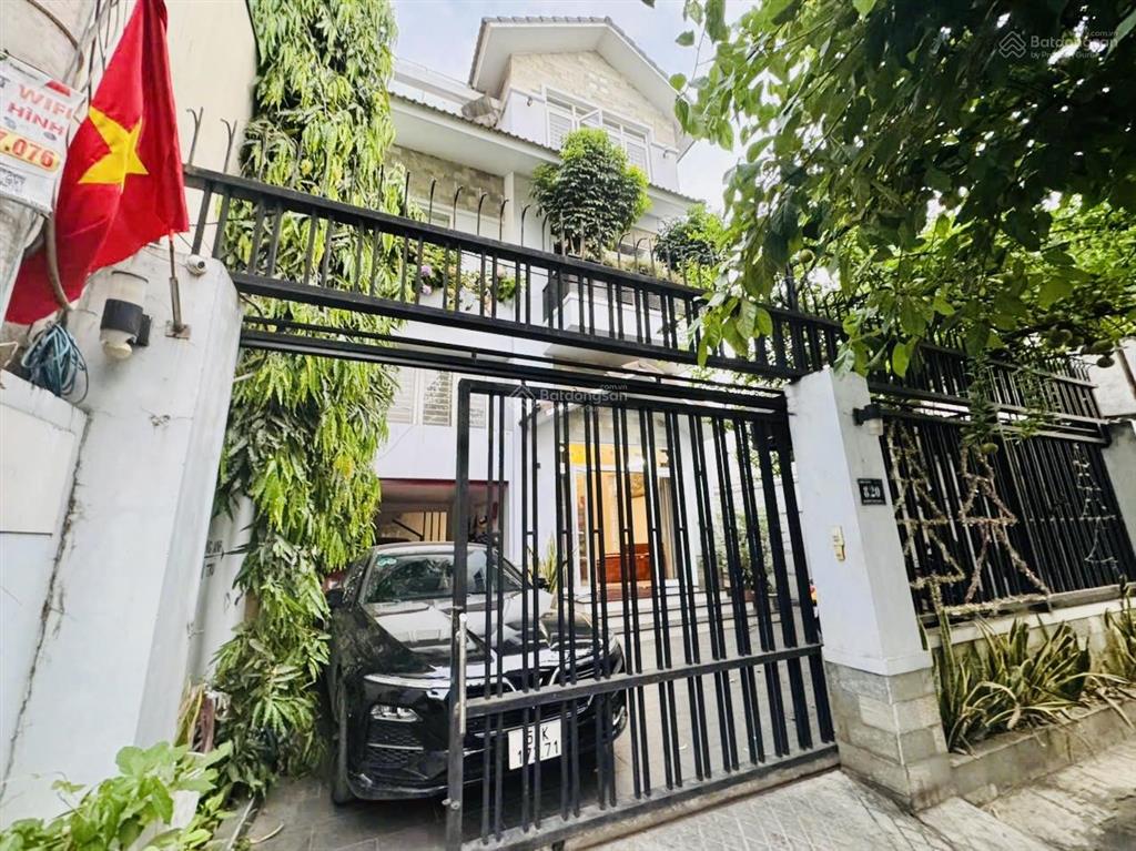 Chính chủ  cần bán gấp  biệt thự đội cấn  140m2  ngang 8.2  giá siêu tốt