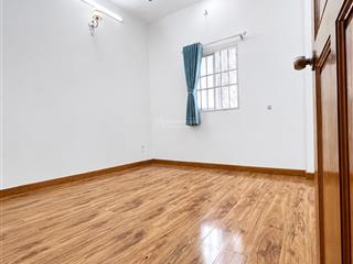 2 tr mà sàn gỗ đẹp thế này  nhà bè giáp q7