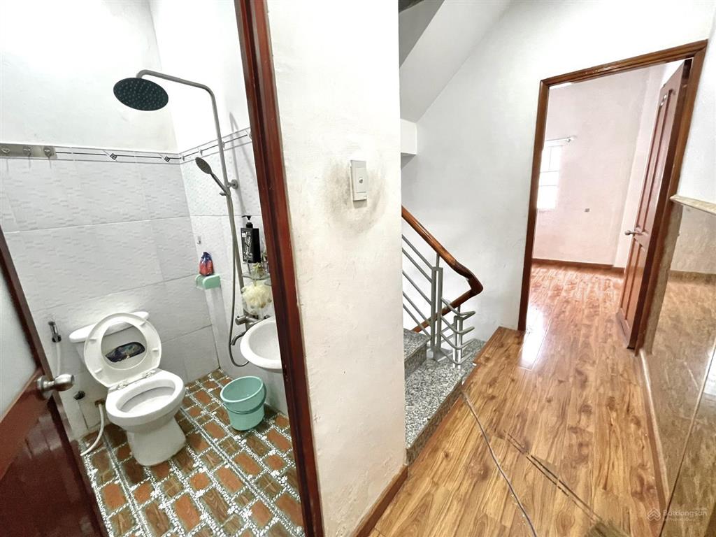 2 tr mà sàn gỗ đẹp thế này  nhà bè giáp q7