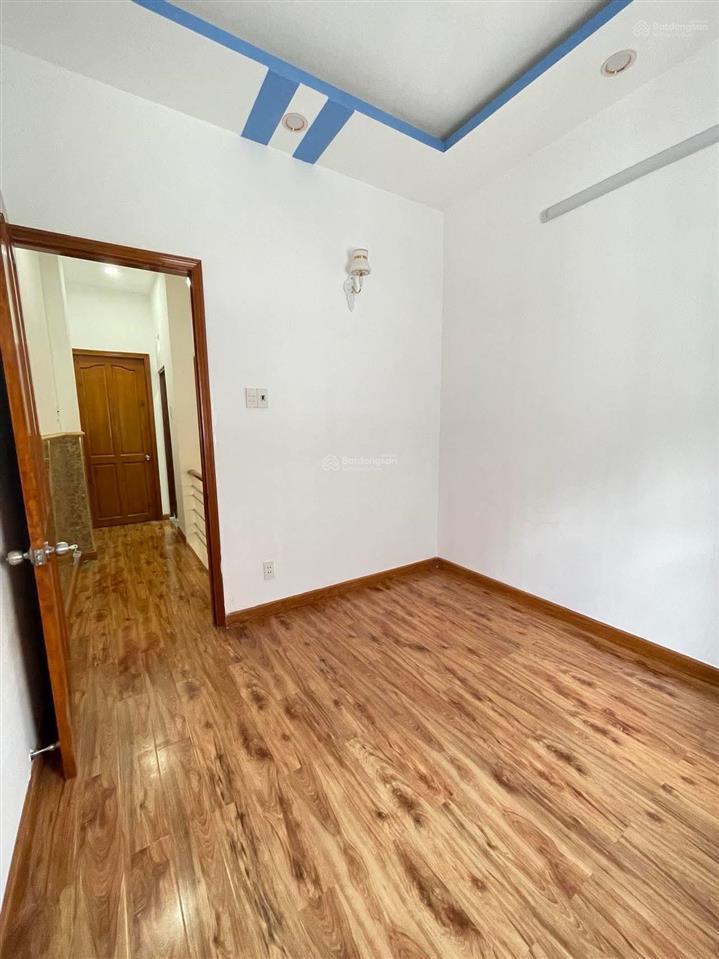 2 tr mà sàn gỗ đẹp thế này  nhà bè giáp q7