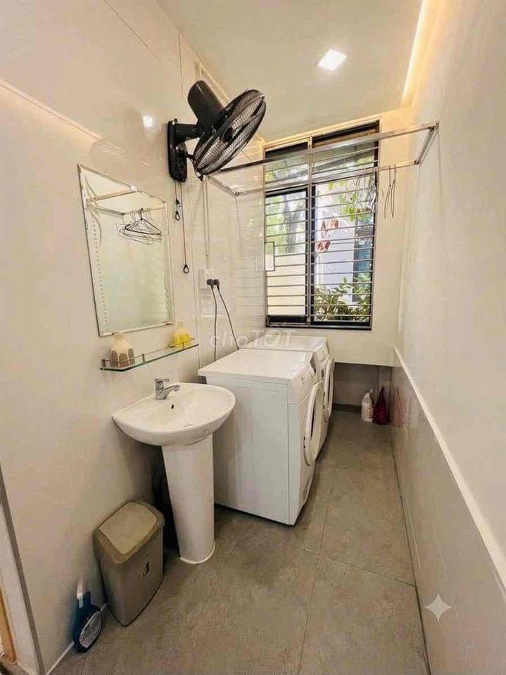 Cho thuê nhà nguyên căn 3 mặt thoáng Phan Châu Trinh, 4 ngủ 3 wc