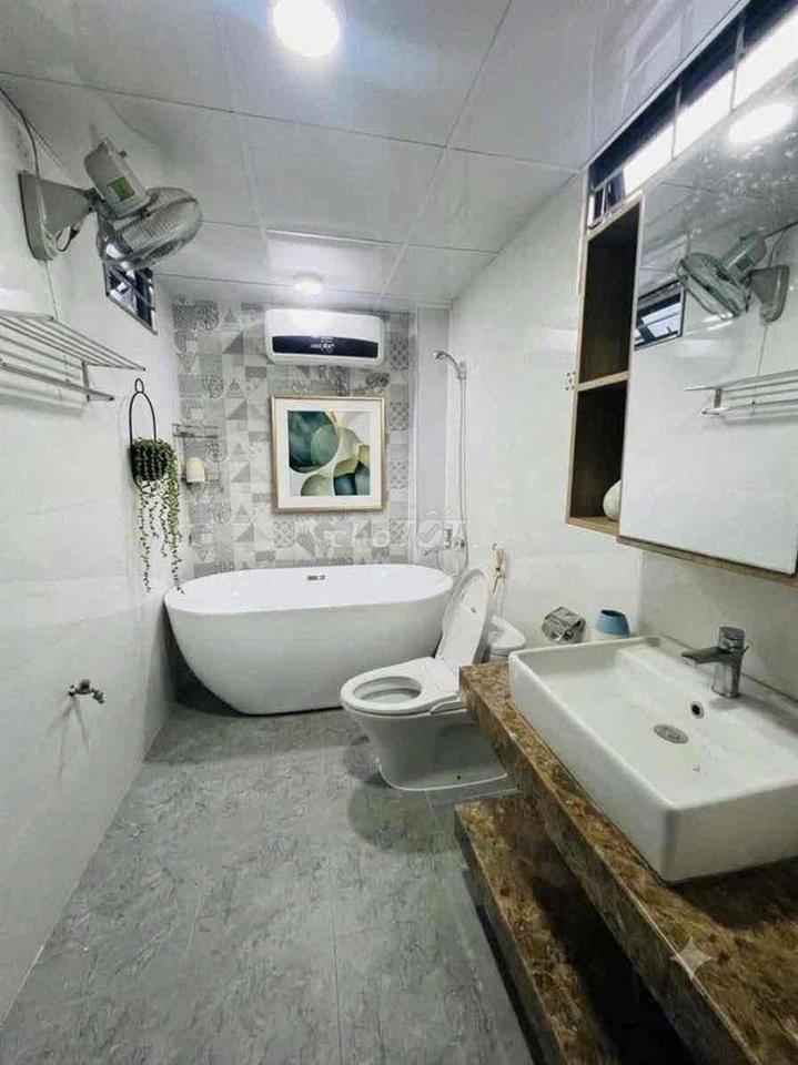 Cho thuê nhà nguyên căn 3 mặt thoáng Phan Châu Trinh, 4 ngủ 3 wc