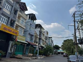 Bán nhà 1 trệt 2 lầu 4x17 đường 6d phước bình giá 10,5 tỷ vị trí ngay công viên và chung cư