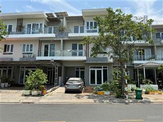 Bán nhà phố 7x22 một trệt 2 lầu view sông khu compaund cao cấp rio vista q9 giá chỉ 18.1 tỷ