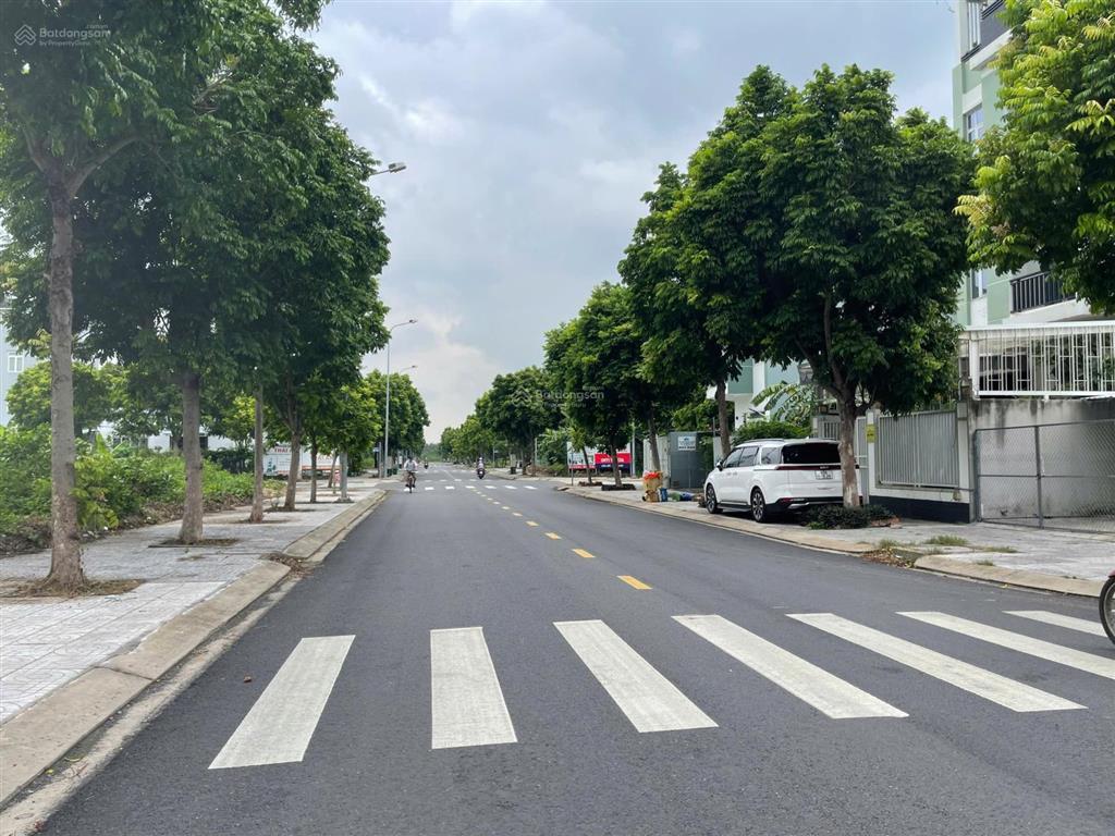 Bán nền nhà phố 100m2 5x20m đẹp đường d17 an thiên lý giá đầu tư chỉ 8,4 tỷ.  0919 451 ***