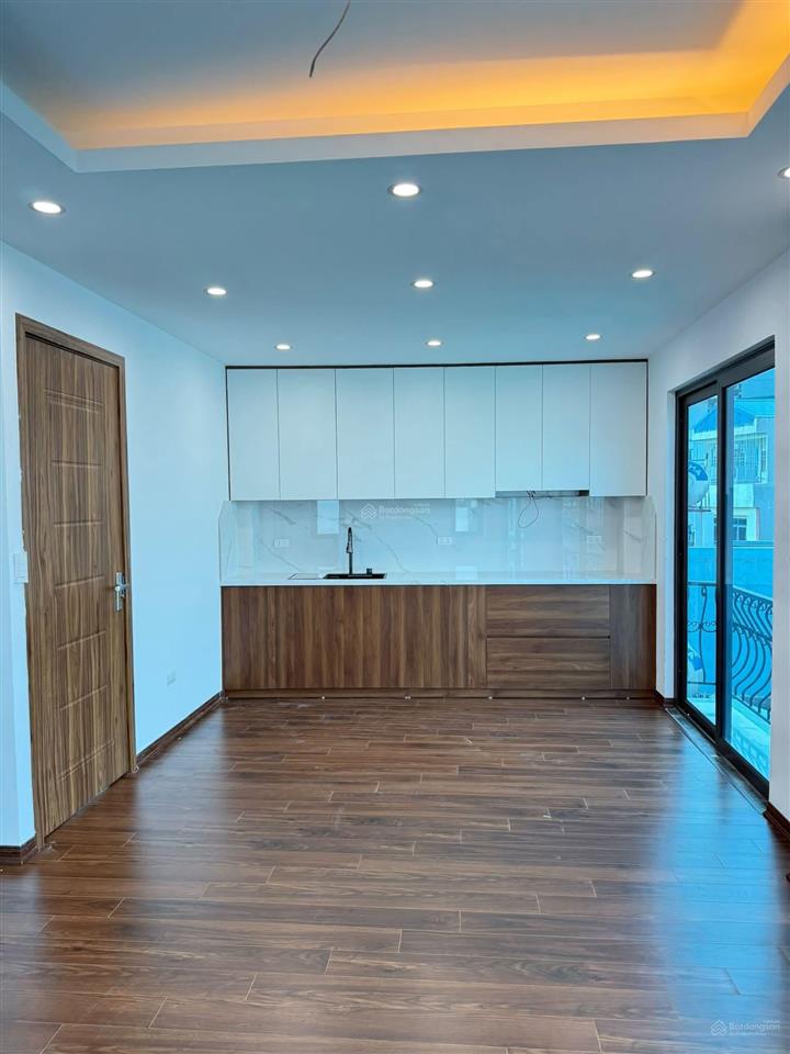 Chính chủ bán nhà 6 tầng 40m2 lô góc, thang máy, ngõ thông tại đại mỗ