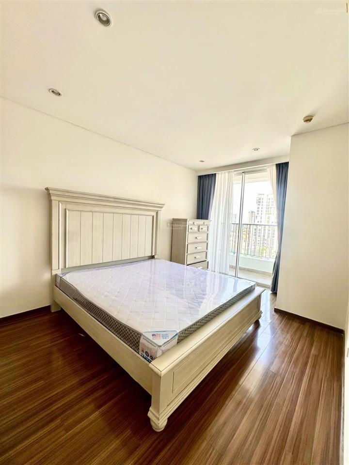 Cần bán hoặc cho thuê căn hộ 3pn + 1 kho to thảo điền pearl, đường quốc hương, thảo điền.