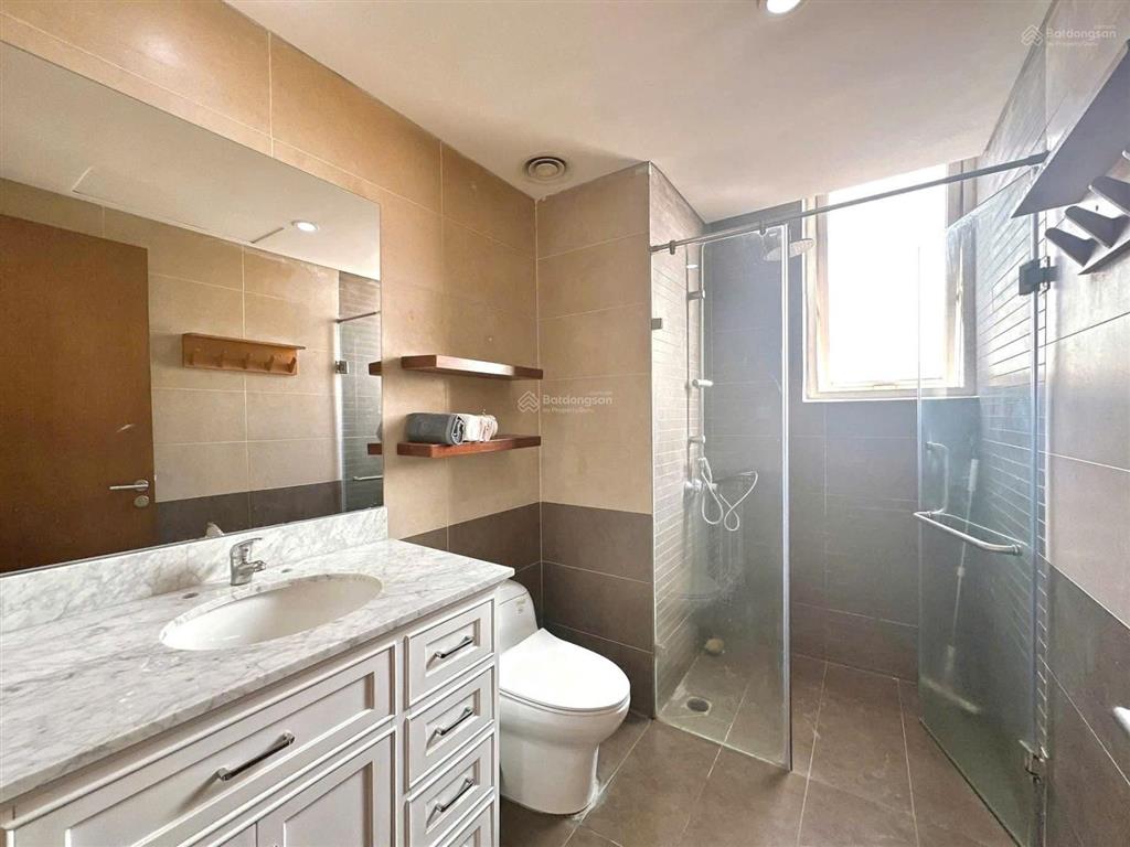 Cần bán hoặc cho thuê căn hộ 3pn + 1 kho to thảo điền pearl, đường quốc hương, thảo điền.