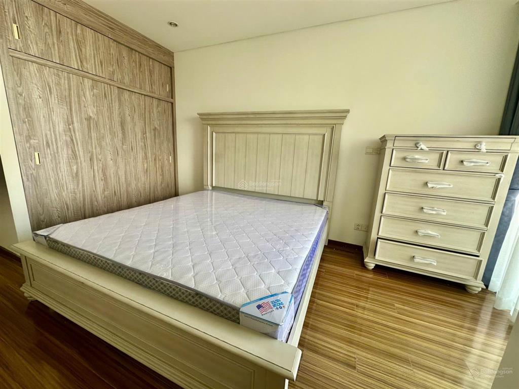 Cần bán hoặc cho thuê căn hộ 3pn + 1 kho to thảo điền pearl, đường quốc hương, thảo điền.