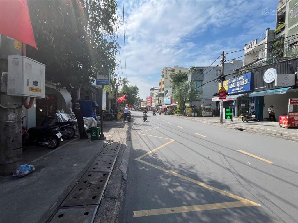 Mặt tiền số gần làng tăng phú quận 9
