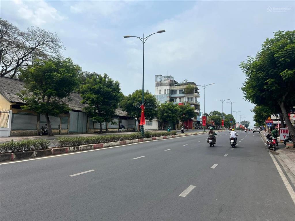 Bán nhà 2 mặt tiền trước sau đường 455 lê văn việt
