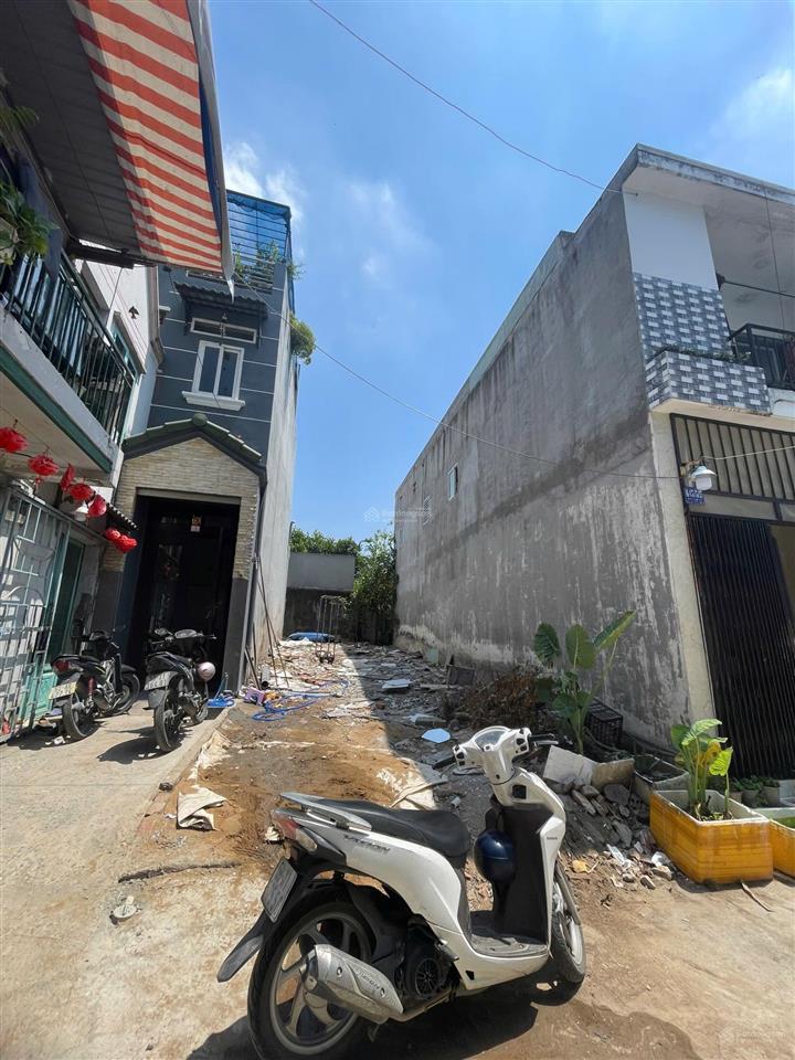 Cg bán nhanh lô đất hẻm lê văn việt gần ngã 3 long thạnh mỹ