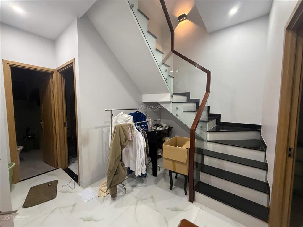 Nhà hẻm 1/ man thiện giá nét oto đậu trước nhà