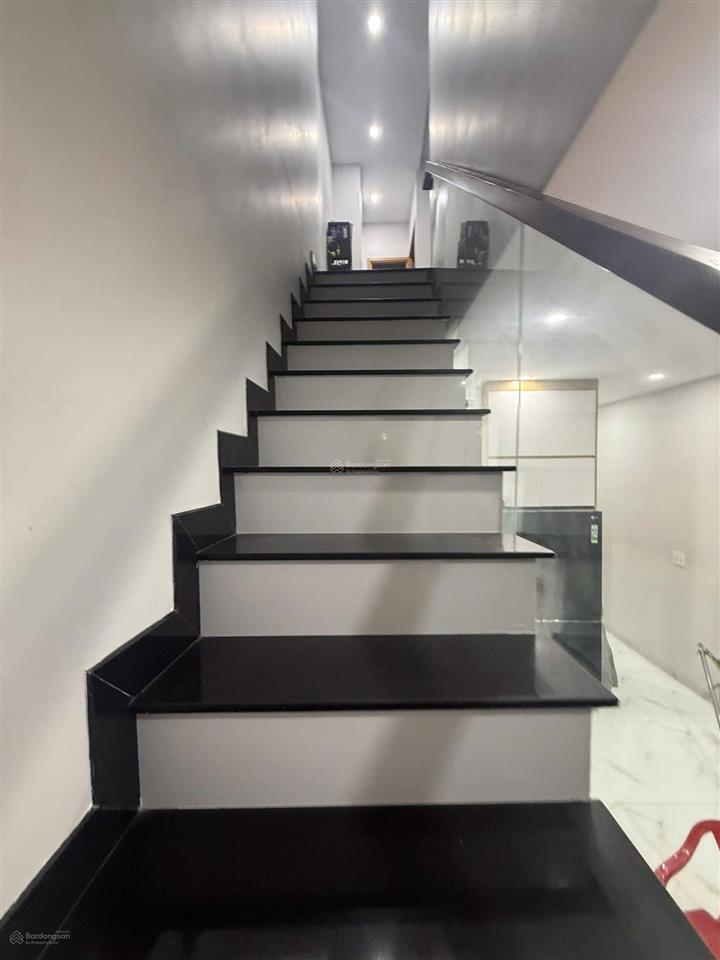 Nhà hẻm 1/ man thiện giá nét oto đậu trước nhà