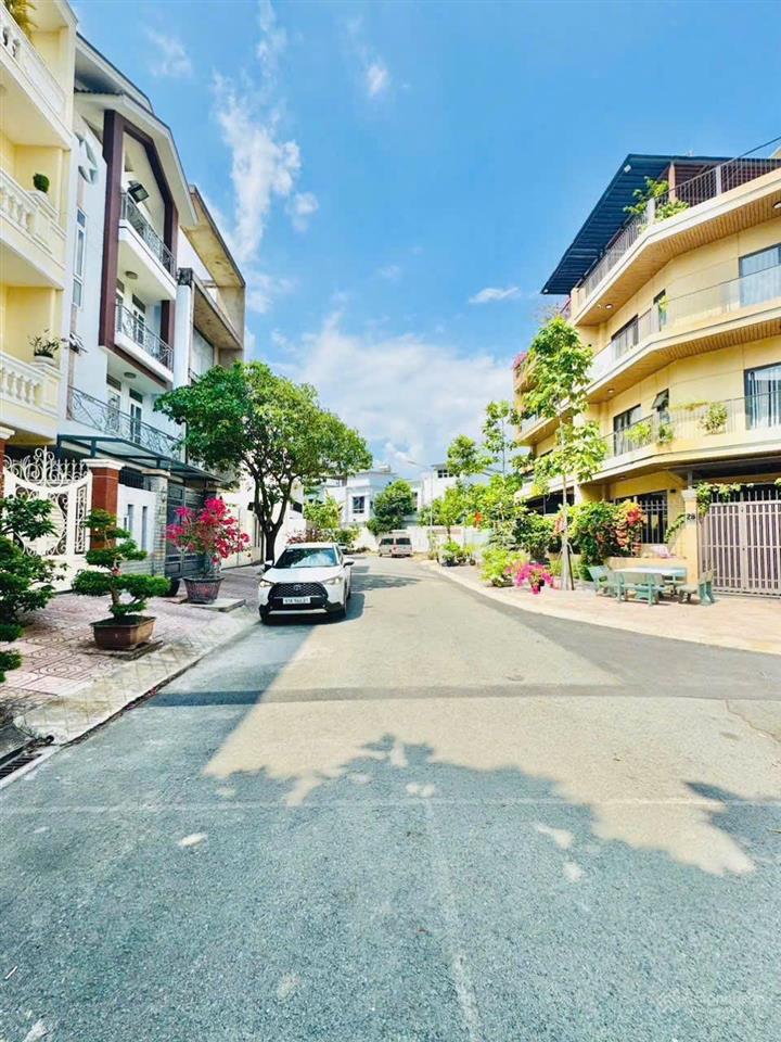 Cần bán nhanh nhà mặt tiền đ102 gần trường chợ