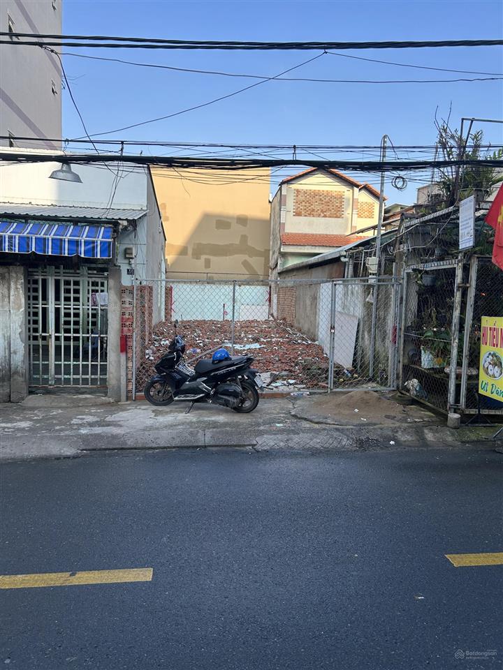 Mặt tiền đường gần cây xăng lê văn việt, quận 9