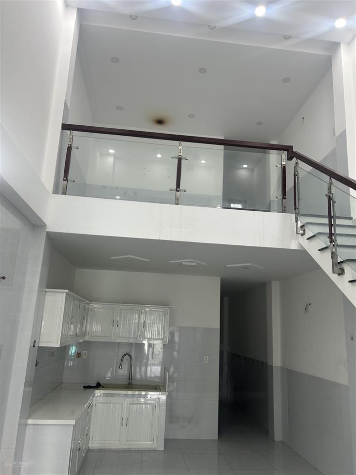Bán nhà mặt tiền đường 102 lã xuân oai quận 9