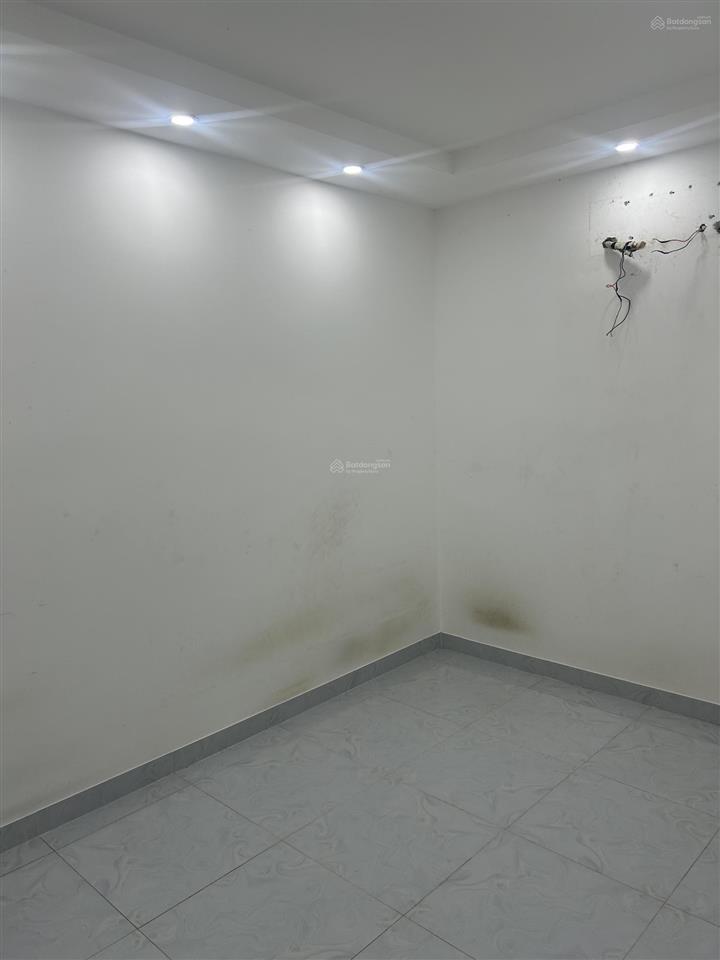Bán nhà mặt tiền đường 102 lã xuân oai quận 9