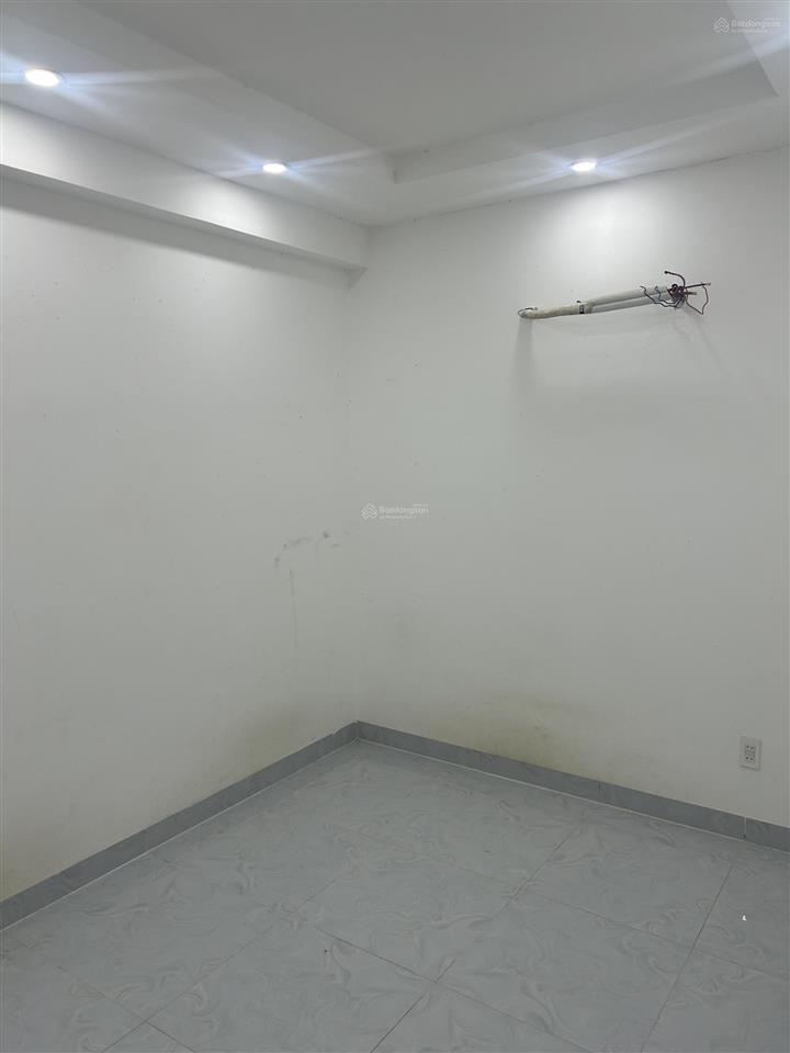 Bán nhà mặt tiền đường 102 lã xuân oai quận 9