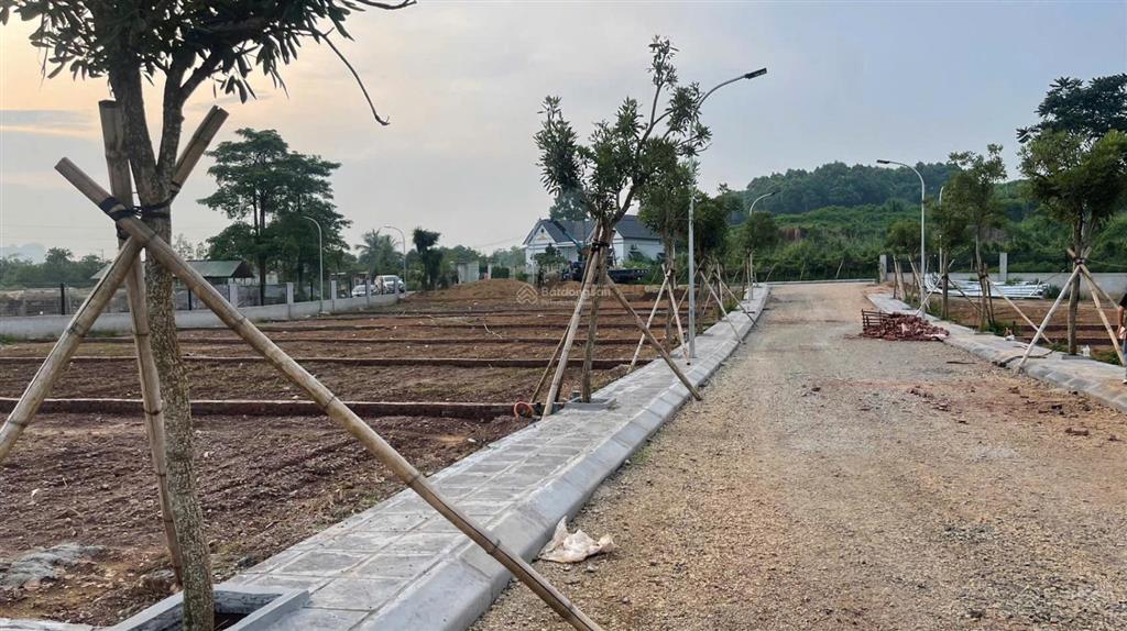 Chính chủ bán lô đất 91,2m2 sát vách dự án utopia villas & resort hướng đông nam view suối tự nhiên