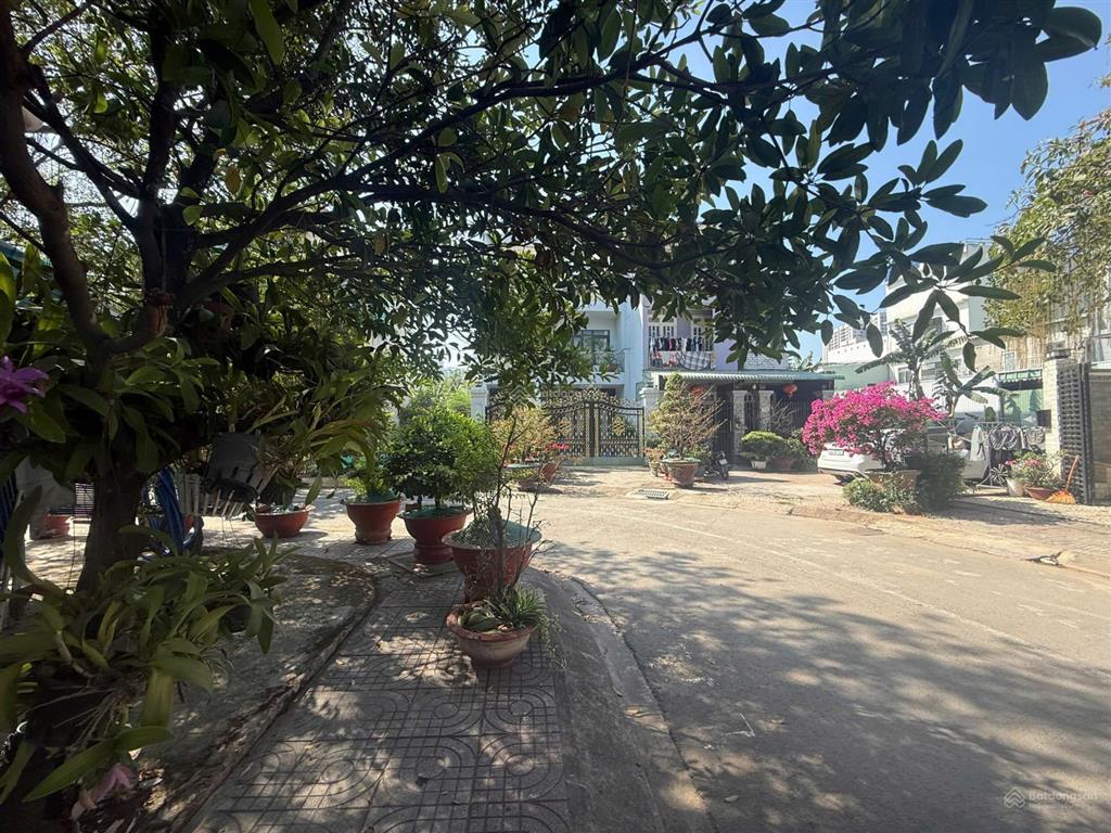 Bán đất mặt tiền đường 6a đối diện công viên  ngang 7m  giá chỉ 8,8 tỷ