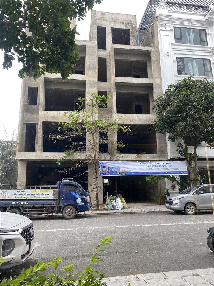 Bán gấp, bán rẻ nhà 5 tầng trục kinh doanh đắt giá mặt cổng dự án du lịch nghỉ dưỡng flc sầm sơn