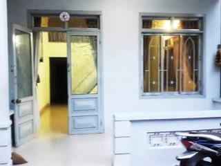 Bán nhà riêng 3 phòng ngủ, nhà trống, gần chợ, ngay trung tâm thành phố nha trang