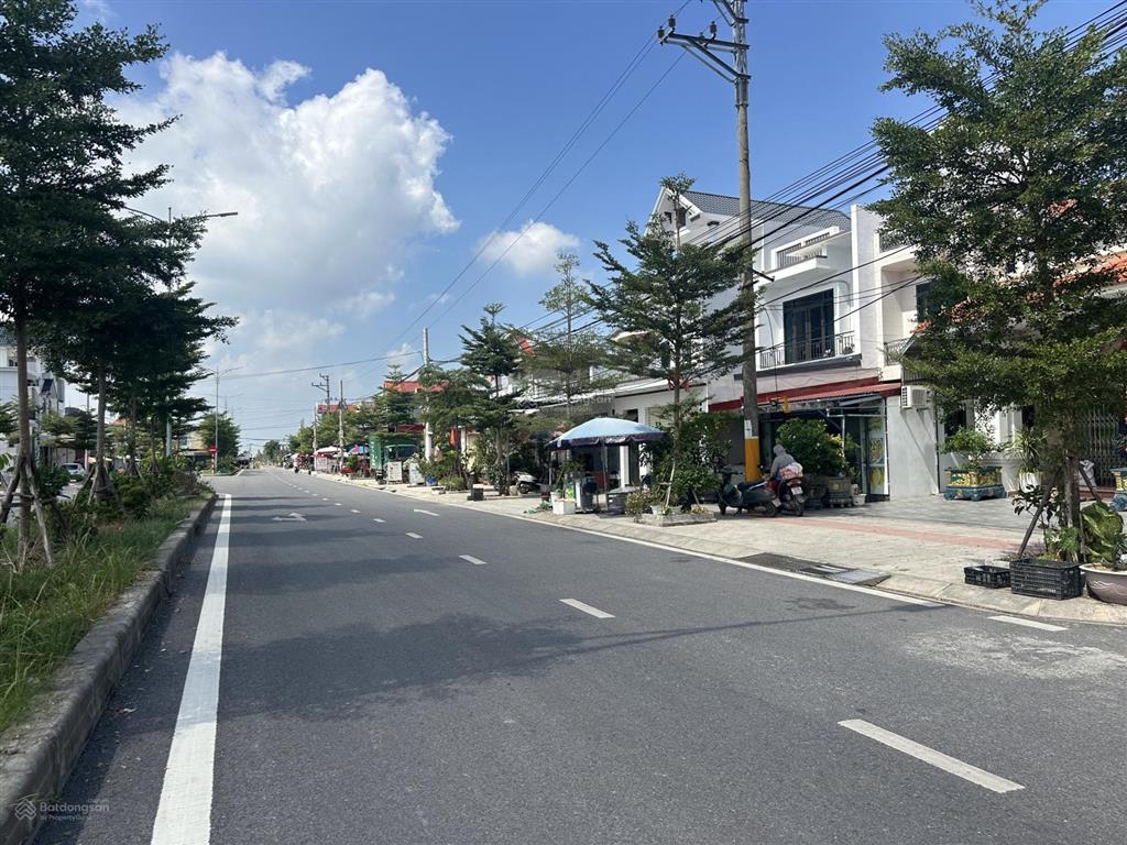 Mặt đường trục chính hải phong vinhomes dương kinh đường to giá cần bán
