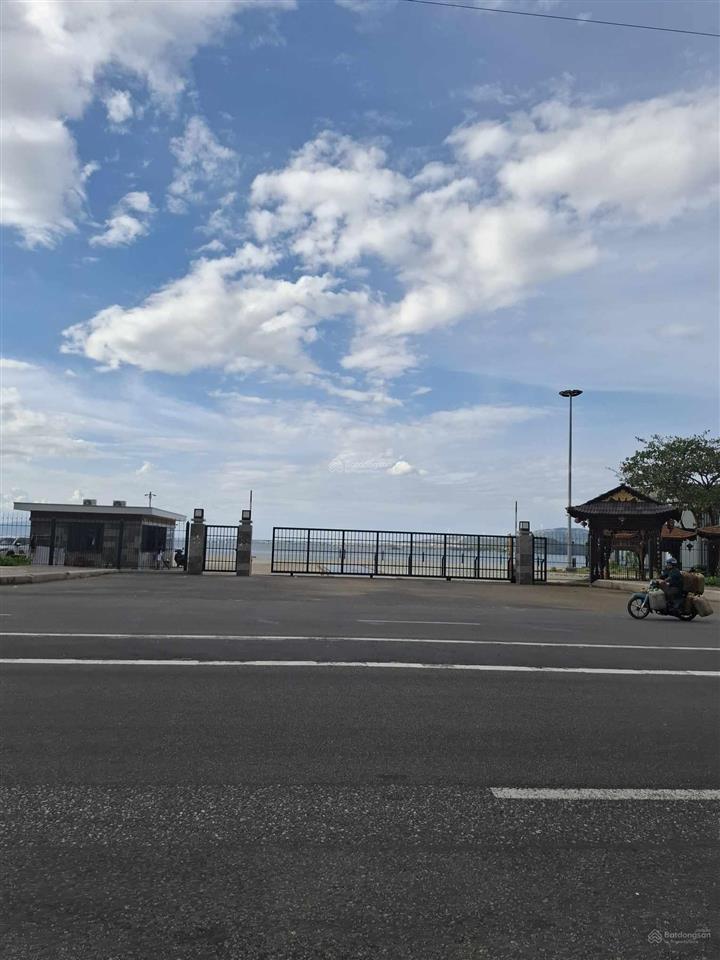 Bán đất vip mặt tiền trần độc, phường trần phú, dt 272m2, cách biển quy nhơn 200m đi bộ