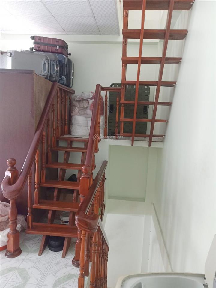 Nhà 3 tầng yên tĩnh gần chợ phú nhuận, trường các cấp dọn vào ở ngay, 2pn 2wc, 14tr/tháng