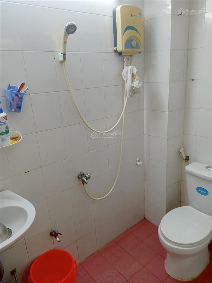 Nhà 3 tầng yên tĩnh gần chợ phú nhuận, trường các cấp dọn vào ở ngay, 2pn 2wc, 14tr/tháng
