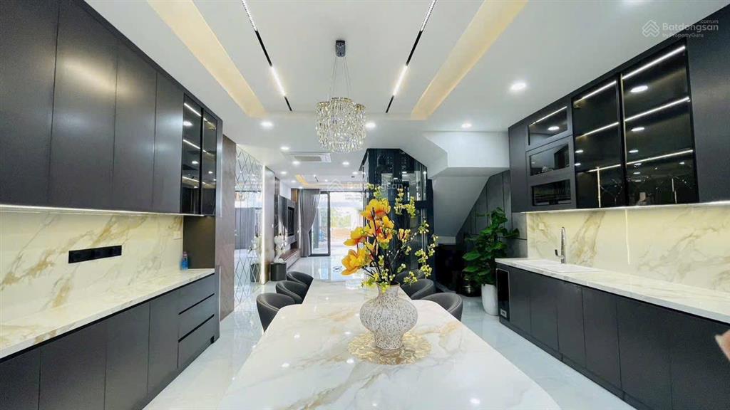 Bán nhà 3 tầng mới xây xong có thang máy kđt mỹ gia  gói 5 full nội thất cao cấp giá 9 tỷ 650.