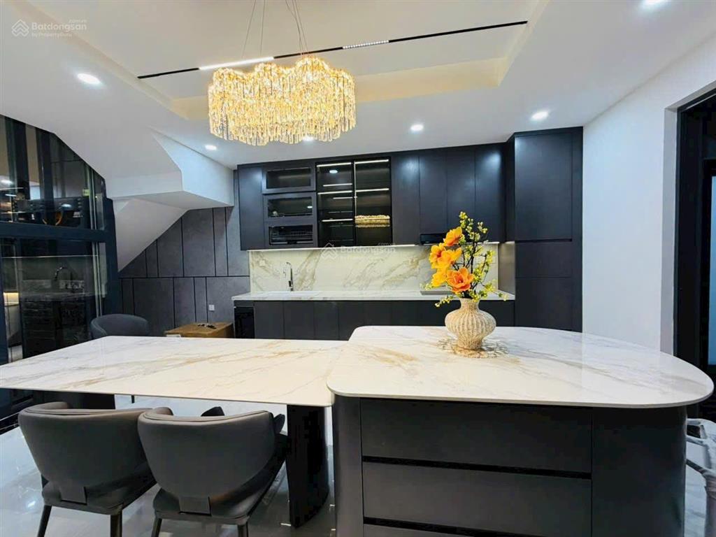 Bán nhà 3 tầng mới xây xong có thang máy kđt mỹ gia  gói 5 full nội thất cao cấp giá 9 tỷ 650.