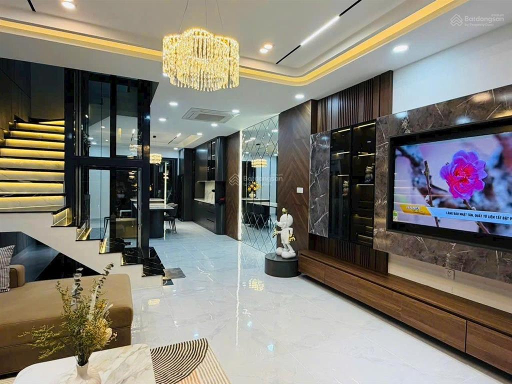 Bán nhà 3 tầng mới xây xong có thang máy kđt mỹ gia  gói 5 full nội thất cao cấp giá 9 tỷ 650.