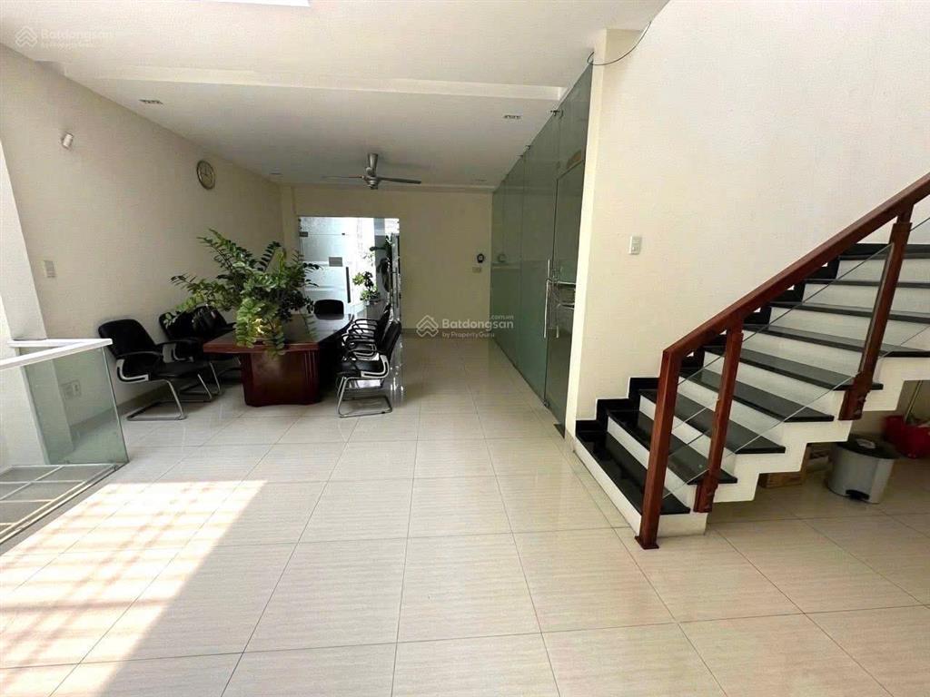Bán nhà 3 tầng mặt tiền đường lê đại hành trục kinh doanh sầm uất, khu bàn cờ ngang 7.6m giá 29 tỷ.