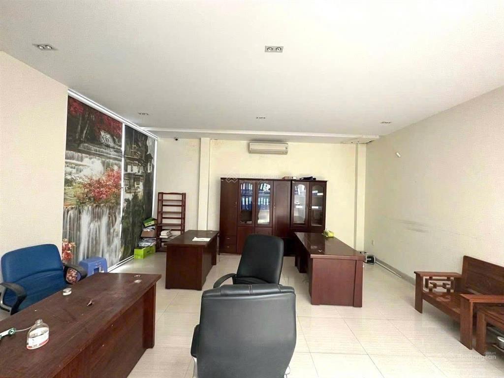 Bán nhà 3 tầng mặt tiền đường lê đại hành trục kinh doanh sầm uất, khu bàn cờ ngang 7.6m giá 29 tỷ.