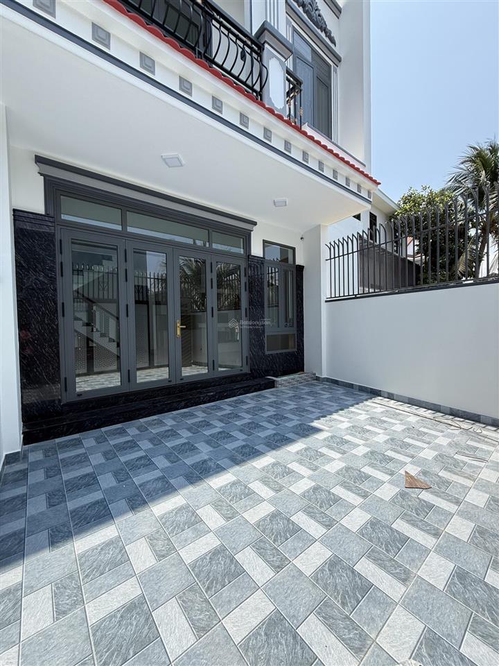 Bán nhà 3 tầng mới hoàn thiện hẻm ô tô đường cầu dứa phú nông cạnh kđt vĩnh điềm trung giá 5.4 tỷ.