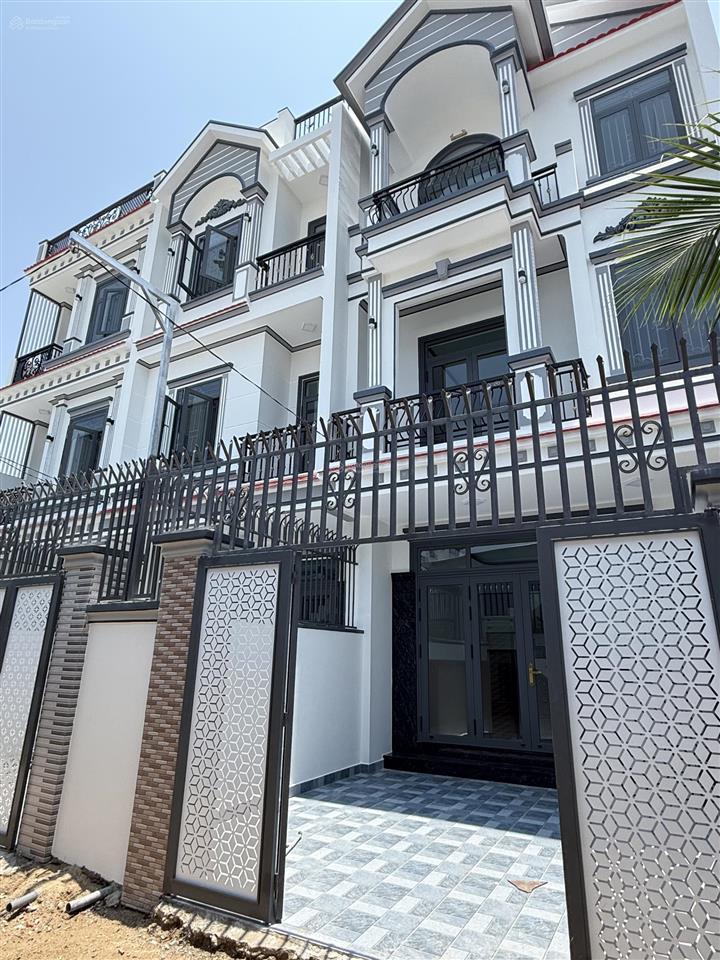 Bán nhà 3 tầng mới hoàn thiện hẻm ô tô đường cầu dứa phú nông cạnh kđt vĩnh điềm trung giá 5.4 tỷ.