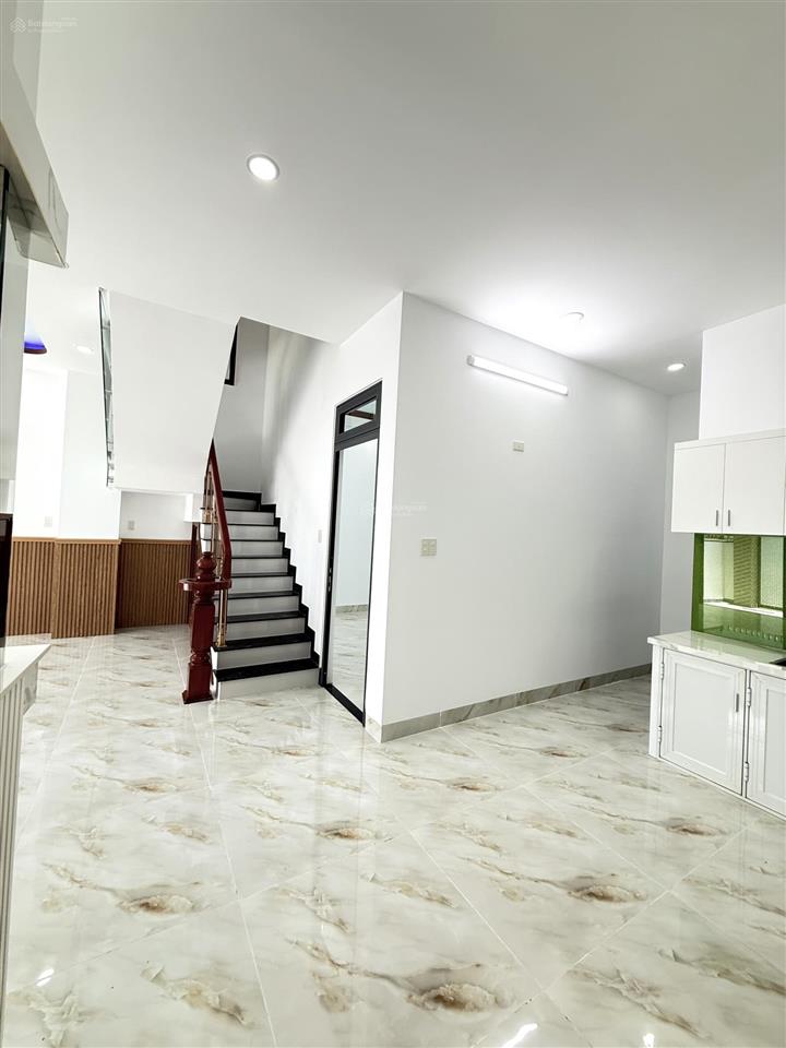 Bán nhà 3 tầng mới hoàn thiện hẻm ô tô đường cầu dứa phú nông cạnh kđt vĩnh điềm trung giá 5.4 tỷ.