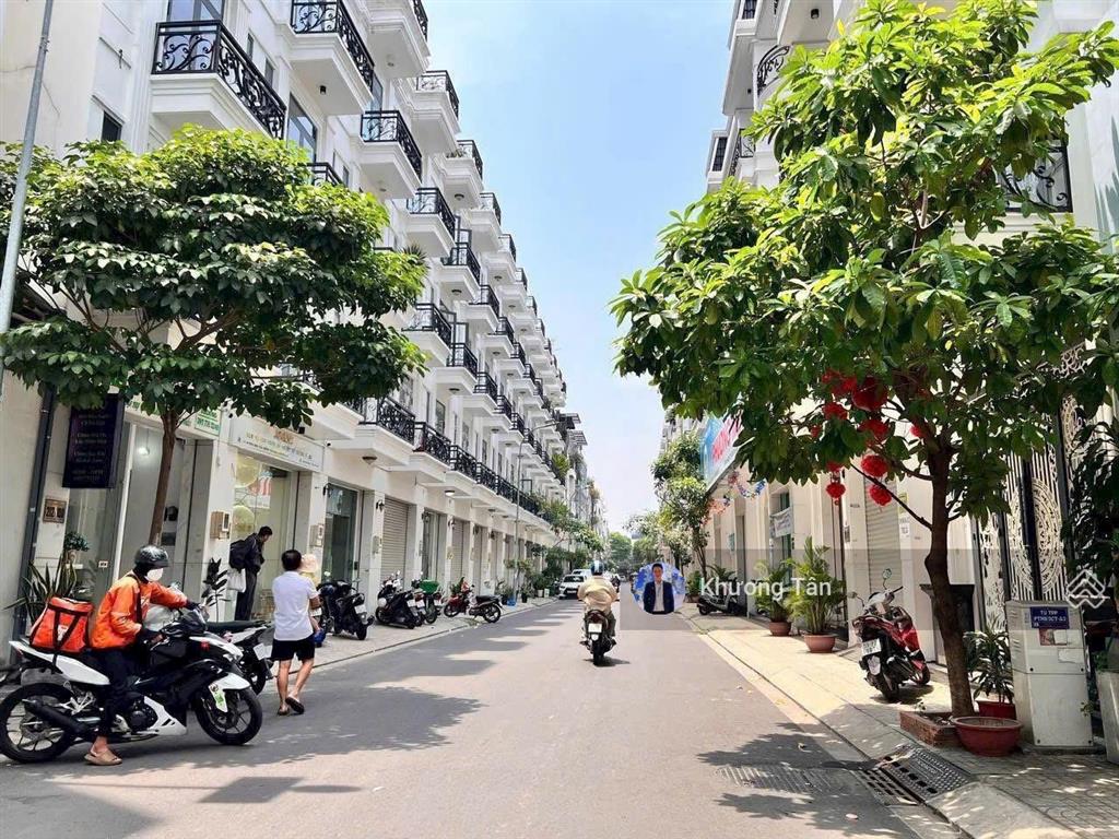 Hẻm 8m nguyễn sơn 6x17m trệt 3 lầu st thang máy mới đẹp. vị trí ngay thoại ngọc hầu  luỹ bán bích