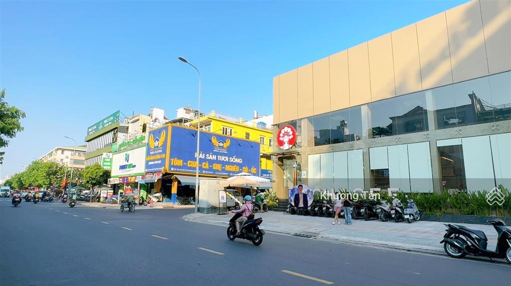 Mặt tiền đường vườn lài 8x19m, đúc 3 tấm sẵn hđ thuê. đoạn đẹp, sung, gần luỹ bán bích bao sầm uất