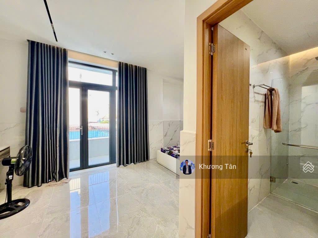 Hẻm 8m nguyễn sơn 6x17m, nhà 5 tầng có thang máy mới đẹp. vị trí ngay thoại ngọc hầu, lũy bán bích