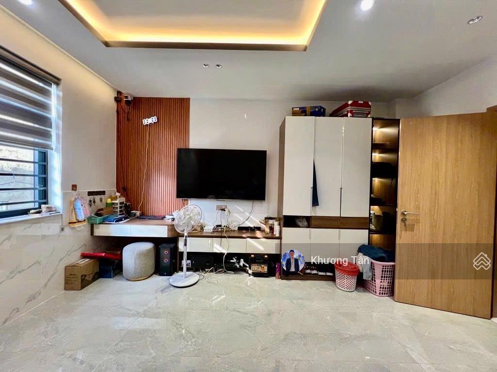Hẻm 8m nguyễn sơn 6x17m, nhà 5 tầng có thang máy mới đẹp. vị trí ngay thoại ngọc hầu, lũy bán bích
