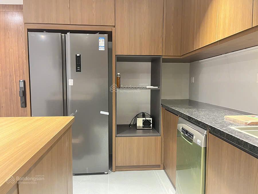 Bán căn hộ 182m2 tòa p ciputra, nhà đẹp, view sân golf, đầy đủ nội thất