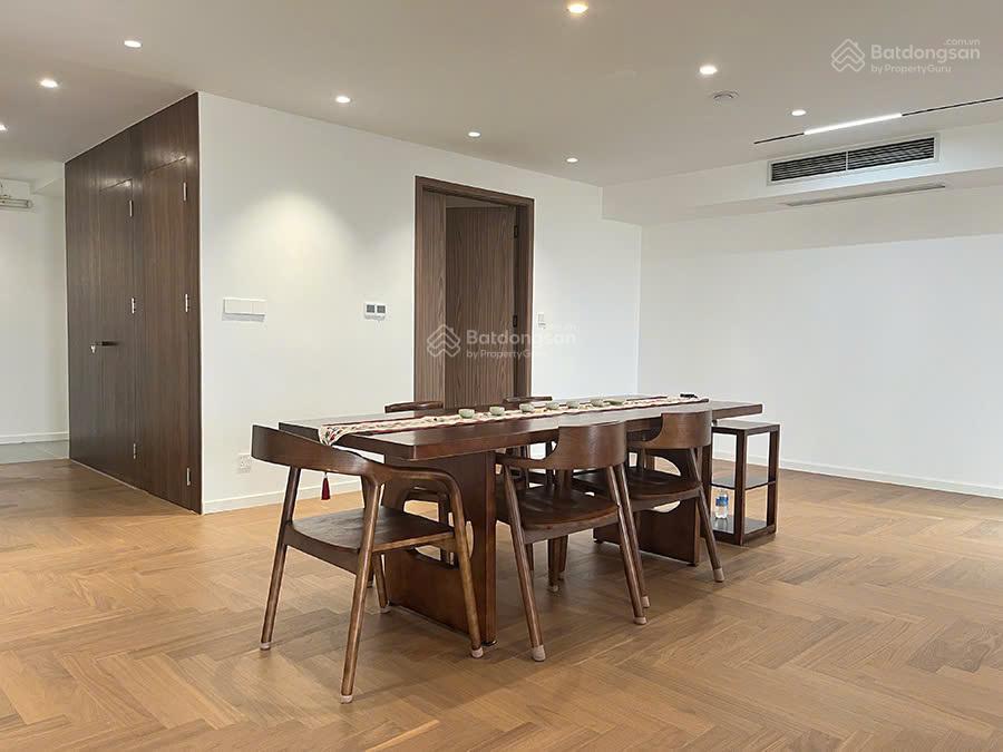 Bán căn hộ 182m2 tòa p ciputra, nhà đẹp, view sân golf, đầy đủ nội thất