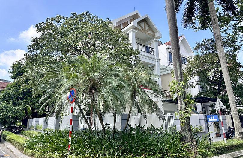 Cho thuê biệt thự góc dãy t ciputra, nhà đẹp, đầy đủ nội thất