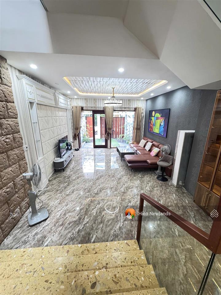 Bán nhà 3 tầng siêu đẹp mặt tiền đường sát nguyễn phước lan khu đảo vip 2 hoà xuân giá chỉ 10,5 tỷ