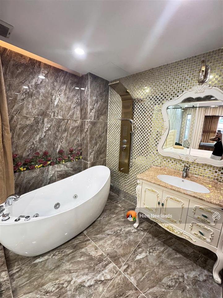 Bán nhà 3 tầng siêu đẹp mặt tiền đường sát nguyễn phước lan khu đảo vip 2 hoà xuân giá chỉ 10,5 tỷ
