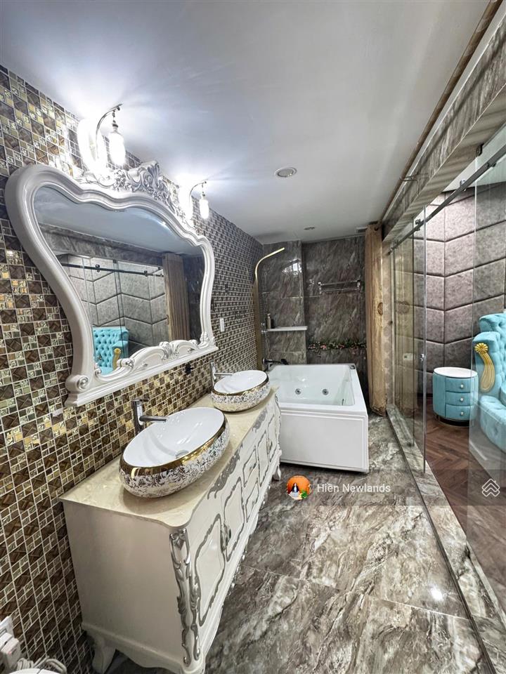 Bán nhà 3 tầng siêu đẹp mặt tiền đường sát nguyễn phước lan khu đảo vip 2 hoà xuân giá chỉ 10,5 tỷ